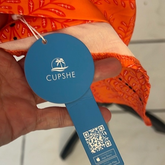 NWT, CUPSHE V-Neck, Open-BACK, Waisted Romper w/Skort, Adorable, Size Medium - Picture 3 of 9